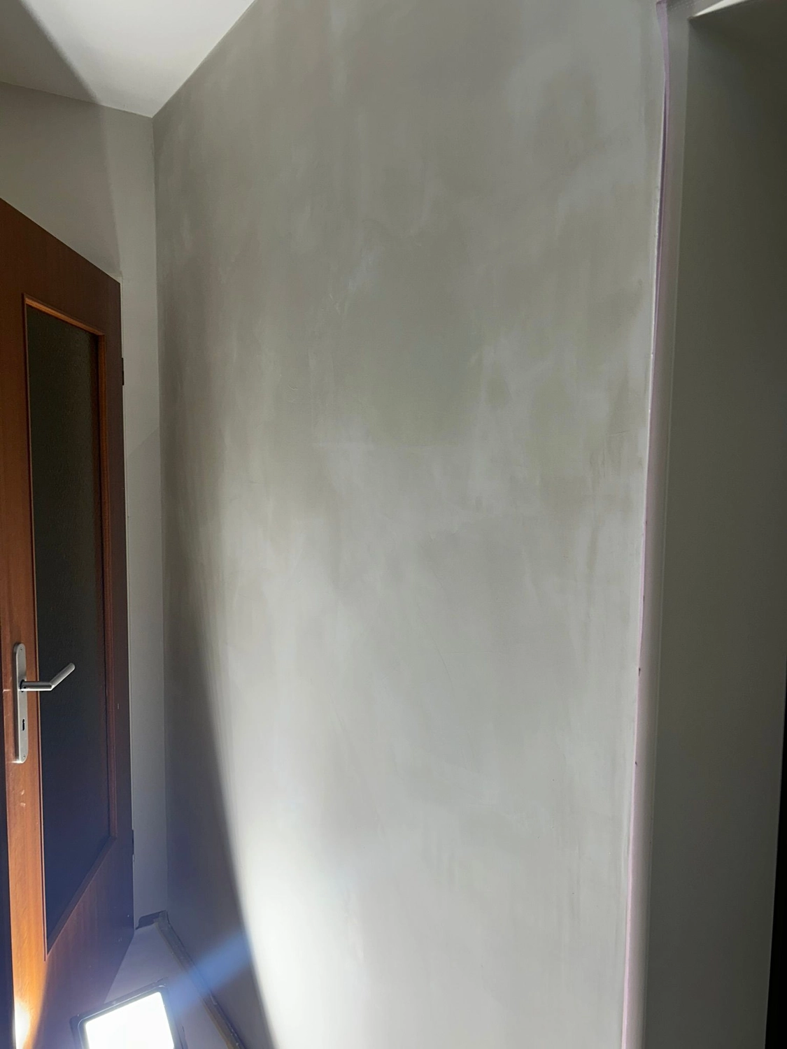 TS Malerfachbetrieb - Maler und Lackierer – frisch gespachtelte Wand mit Spachtelmasse (Q1–Q4)
